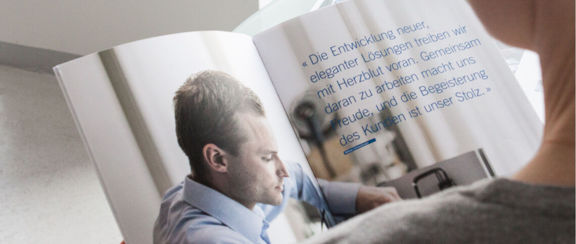 Helbling Imagebroschüre Innenseite mit Bild und Zitat